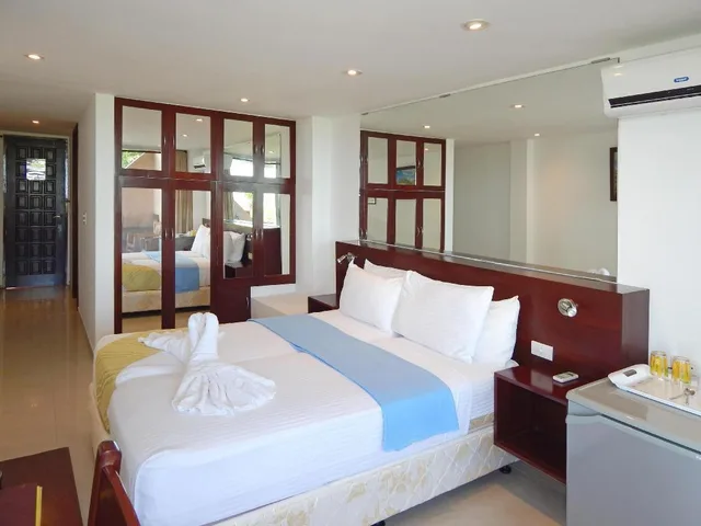 غرفة سوبيريور بسرير كينج بشرفة، Bohol Vantage Resort 1/2