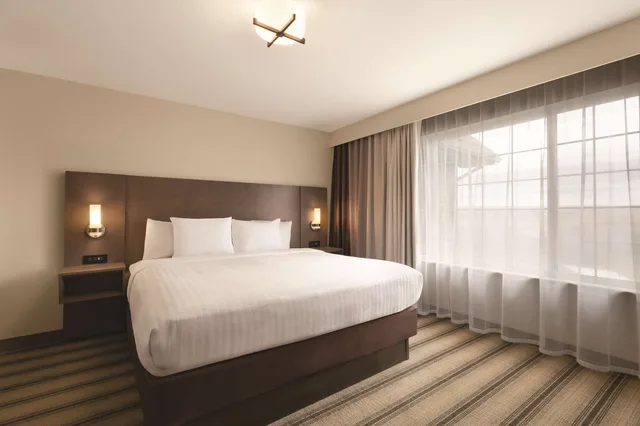 Room, King Bed, Country Inn & Suites by Radisson, Billings, MT 3/8