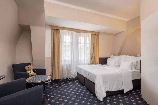 غرفة ديلوكس بسرير كوين، Pytloun Old Armoury Hotel Prague 1/2