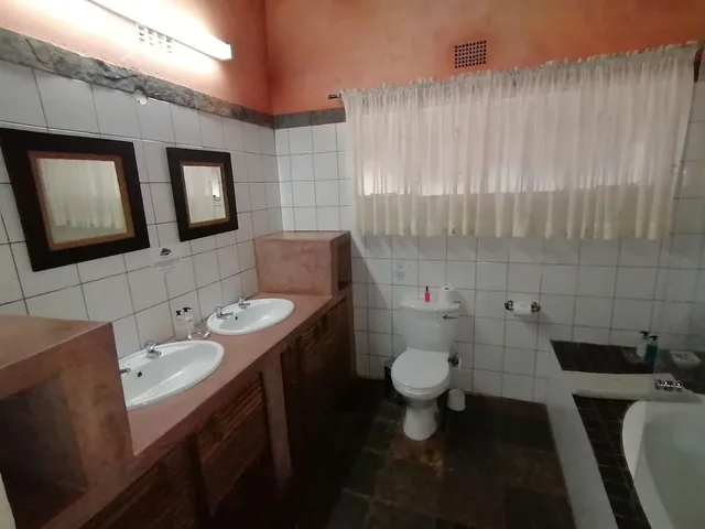 Room, King Bed, Blyde Mountain Country House 2/3