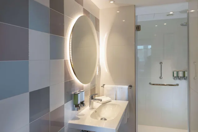 Standard, Twin Beds, Hampton by Hilton Budapest City Centre 5/6