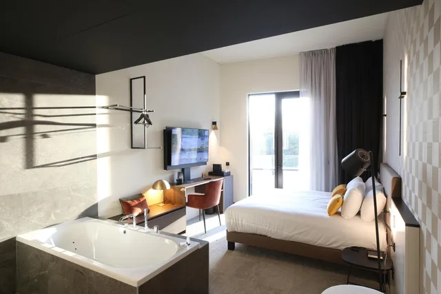 جناح جونيور بسرير كينج بإطلالة على النهر بشرفة بحوض استحمام، Mercure Namur Hotel 5/10