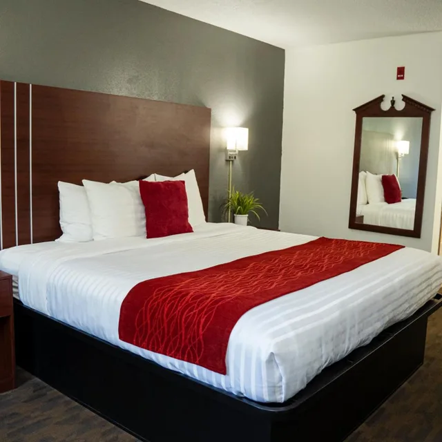 غرفة بسرير كينج، New Victorian Inn York 1/8
