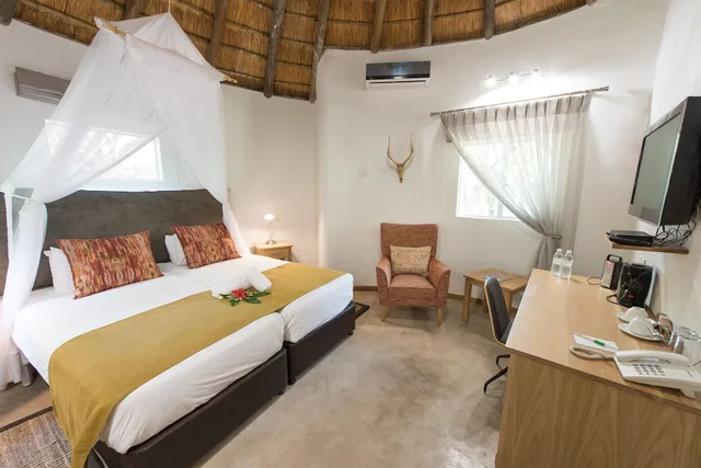 Standard, Twin Beds, Aha Sefapane Lodges And Safaris 3/6