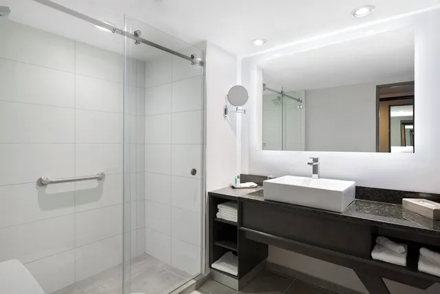 غرفة قياسية بسرير كينج، Crowne Plaza San Jose La Sabana by IHG 7/9