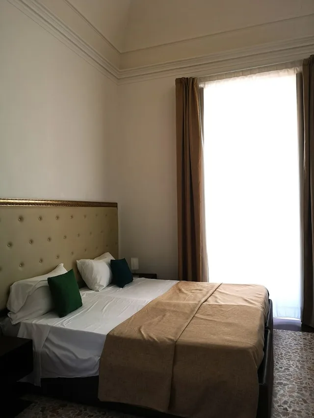 غرفة كومفورت ثلاثية بسرير مزدوج وسرير فردي، Hotel Valentino 2/10