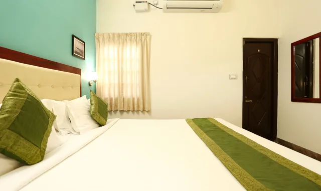 غرفة قياسية بسرير كينج، Treebo Grace Inn 9/10
