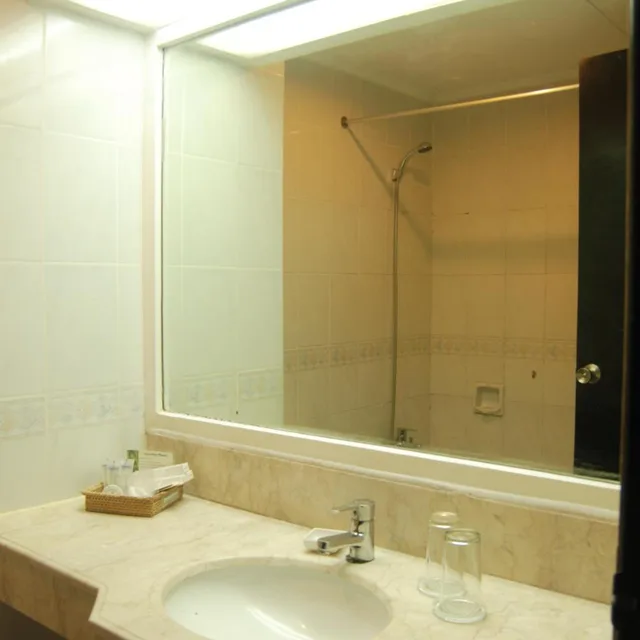 Room, Triple, Golden Peak Hotel and Suites powered by Cocotel 9/10