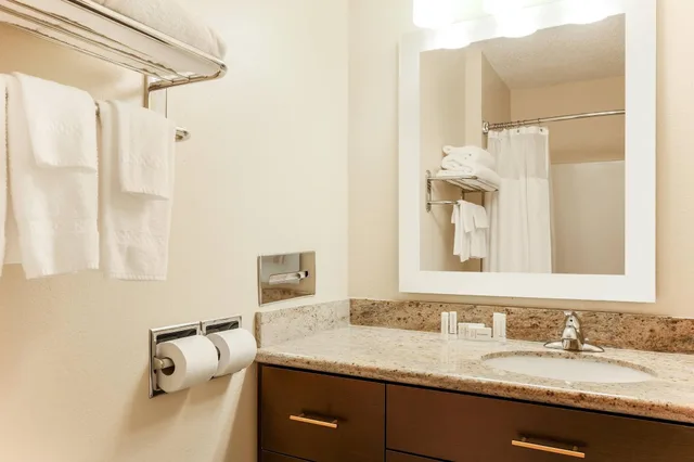 Studio, King Bed, Sonesta Simply Suites Houston Brookhollow 2/2