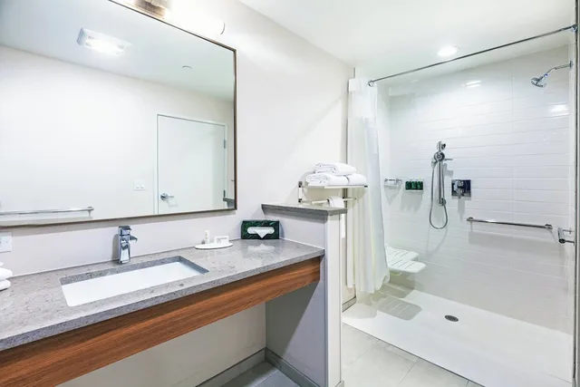 غرفة بسرير كينج لذوي الإعاقة، Fairfield Inn & Suites By Marriott Tulsa Catoosa 4/6