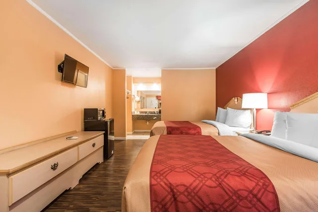 غرفة رباعية بسريرين مزدوجين، Econo Lodge Cornersville I-65 1/8