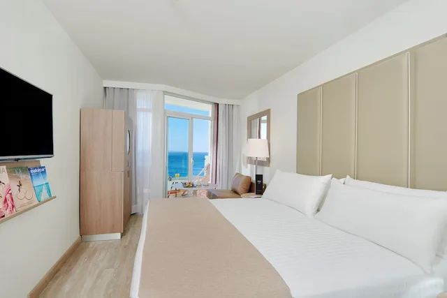 Connecting, Melia, 4 Beds, Sea Front, Sea View، Melia Calvia Beach 1/5