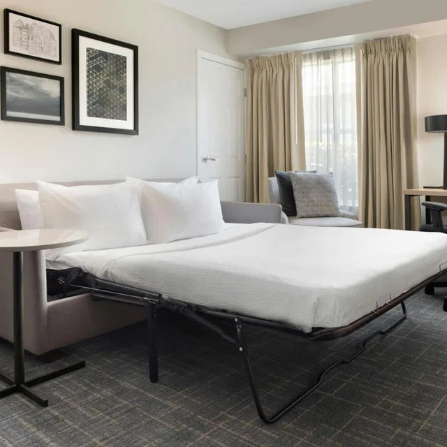جناح بسرير كوين بغرفة نوم واحدة مع أريكة، Residence Inn New Orleans Metairie 1/7