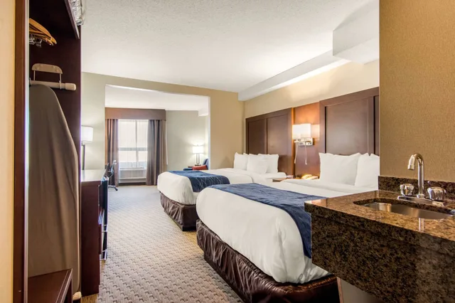غرفة عائلية بسريرين كوين مع أريكة، Comfort Inn & Suites Medicine Hat Shopping Centre 4/5