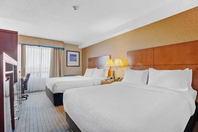 غرفة بسريرين كوين، Sandman Hotel & Suites London Downtown 1/2