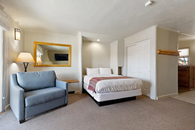 Lodge, Studio, 1 Queen and 2 Bunk Beds، Sioux Lodge Suites by Grand Targhee Resort 4/8