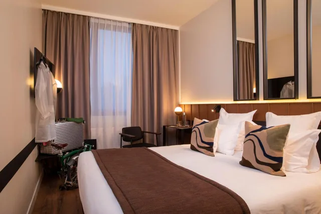 غرفة قياسية بسرير كينج، Hotel du Port 2/8