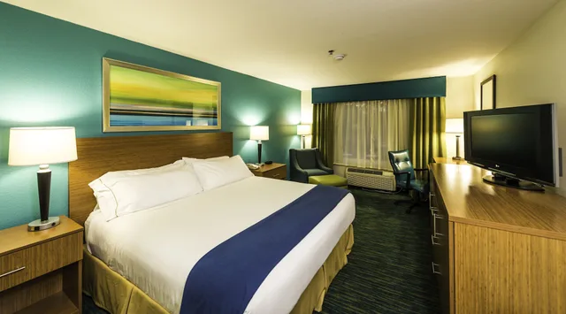 غرفة قياسية بسرير كوين، Holiday Inn Express & Suites Jacksonville - Blount Island, an IHG Hotel 2/2
