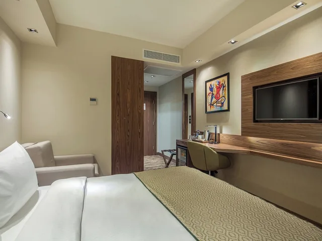 غرفة قياسية بسرير كوين بإطلالة على البحر، Holiday Inn Antalya - Lara 6/8