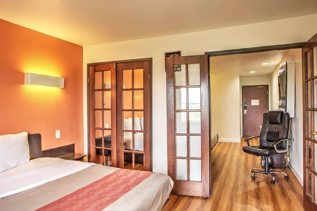 جناح ديلوكس بسرير كوين للمدخنين، Motel6 Dallas, TX - Northwest 2/6