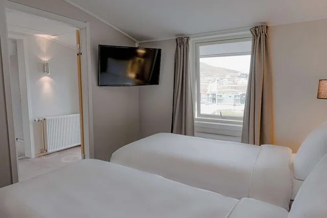 غرفة عائلية بسرير مزدوج، Radisson Blu Polar Spitsbergen 2/6