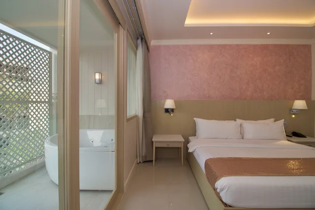 غرفة ديلوكس بسرير مزدوج بجاكوزي، The Sea-Cret Hua Hin Hotel 3/9
