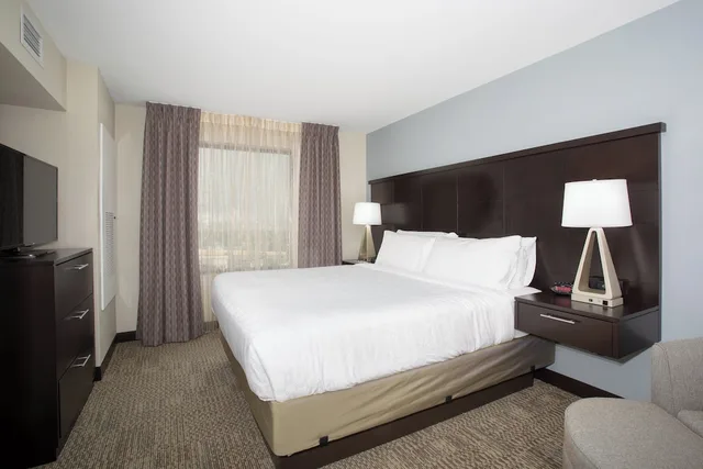 جناح بسرير كينج بغرفة نوم واحدة بمطبخ، STAYBRIDGE SUITES DENVER SOUTH - HIGHLANDS RANCH 1/1