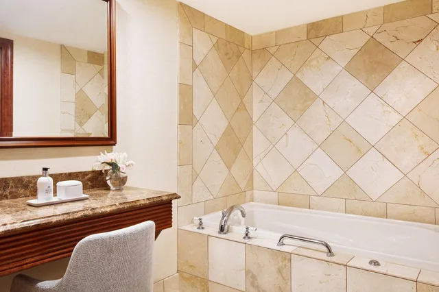 Suite, Multiple Beds, with View، Tides Inn 3/3