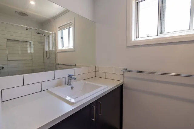 3 Bedrooms, Cabin, 2 Bunk Beds, 2 Queen Beds, Nrma Dubbo Holiday Park 3/3