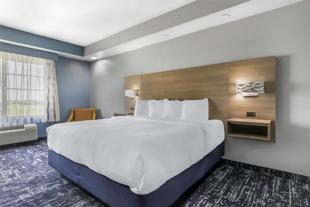 غرفة، Best Western Plus Fort Worth Forest Hill Inn and Suites 3/6