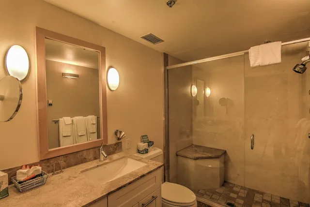 2 Bedrooms, Condo, King and Twin Beds, 2 Bathrooms، Ice House Suites and Condominiums 3/3