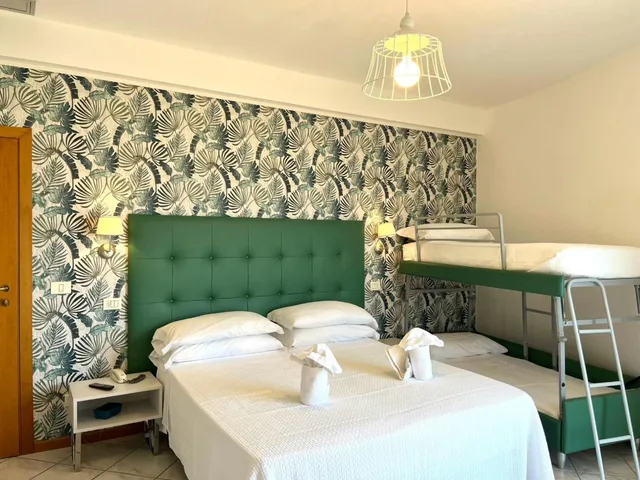غرفة رباعية بإطلالة على البحر، Hotel Acquario 4/10