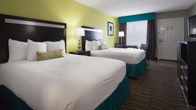 غرفة بسريرين كوين للمدخنين، Best Western Inn Florence 2/4