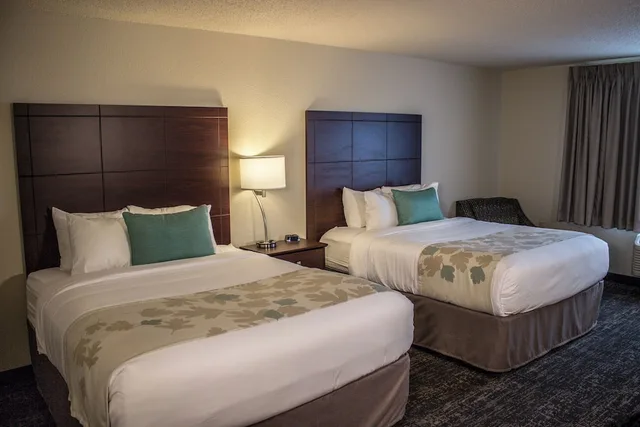 Room, 2 Queen Beds, Cobblestone Suites Oshkosh 1/8