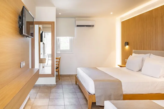 بنغل بإطلالة على الحديقة، Civitel Creta Beach 3/8