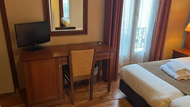 غرفة ثلاثية، 121 Hotel Paris 6/10