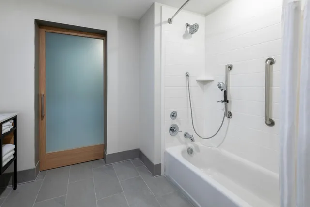 غرفة بسرير كينج لذوي الإعاقة، Hilton Garden Inn Longmont 3/3