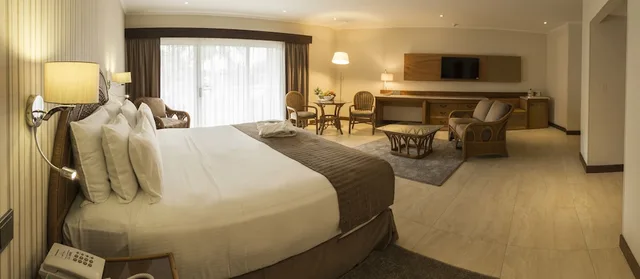 Suite, King Bed, Camino Real 3/8