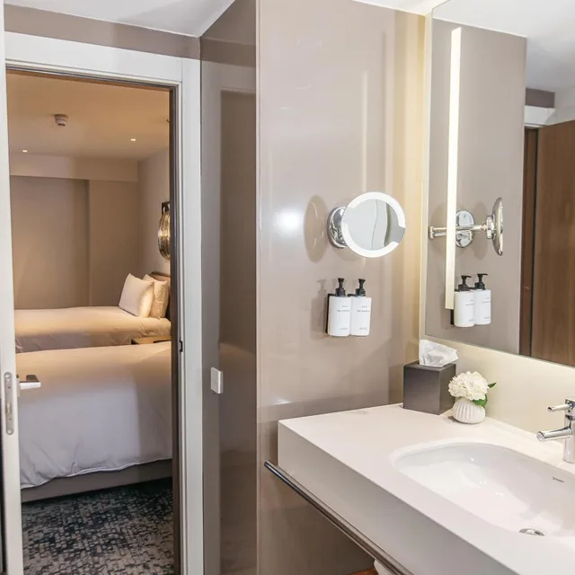 جناح بسريرين منفصلين بشرفة بغرفة نوم واحدة مع أريكة، InterContinental Barcelona 8/9