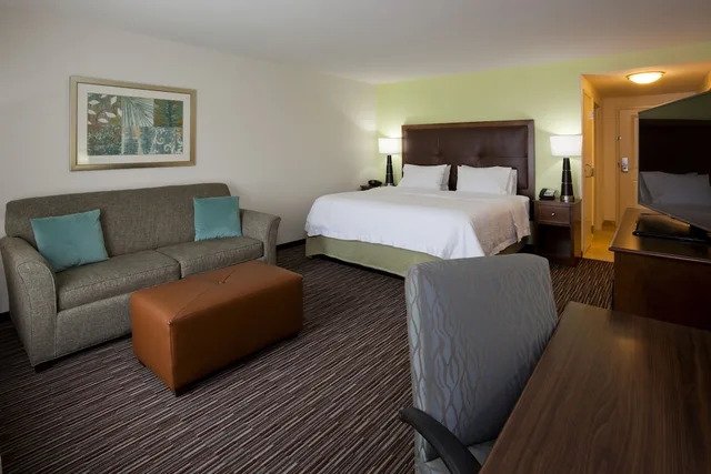 Room, King Bed, Sofa, Accessible, Hampton Inn & Suites Minneapolis/West-Minnetonka 2/3