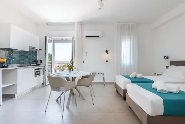 استوديو بإطلالة على المسبح بمنطقة جلوس، Residence Villa Giardini 3/7