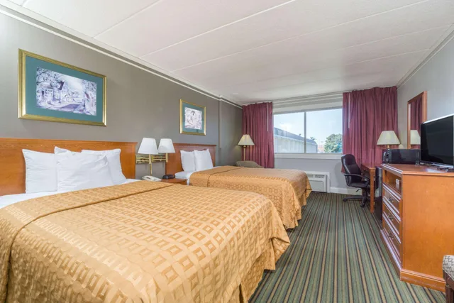 غرفة رباعية بسريرين مزدوجين، Days Inn by Wyndham Columbus East Airport 5/6