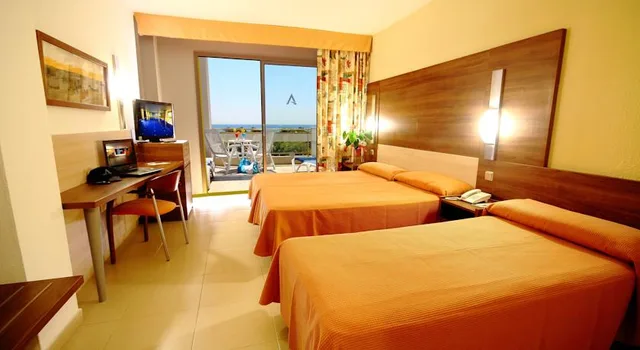 غرفة بريميوم بسرير مزدوج أو سريرين منفصلين، AQUA Hotel Aquamarina & Spa 1/3