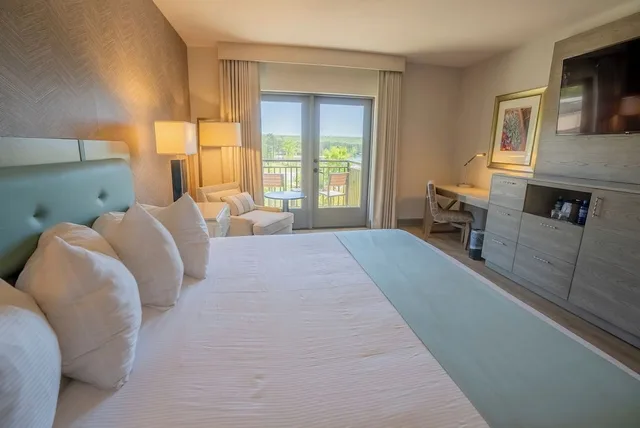 Spa, Lodge, King Bed, Lake Side، Callaway Gardens 2/5