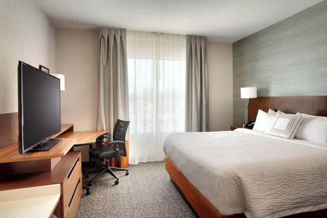 غرفة بسرير كينج لذوي الإعاقة، Fairfield Inn & Suites by Marriott Springfield North 1/3
