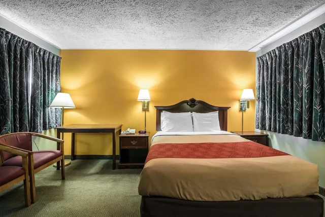 غرفة قياسية بسرير كوين، Econo Lodge Brattleboro South 1/5