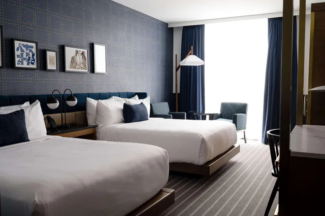 غرفة بسريرين كوين، Cambria Hotel Boston Somerville 3/3