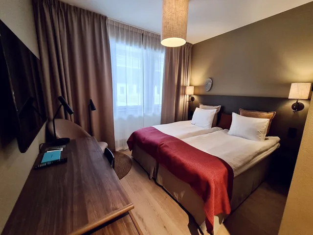 غرفة قياسية بسريرين منفصلين مع أريكة، Home Hotel Mektagonen 9/10