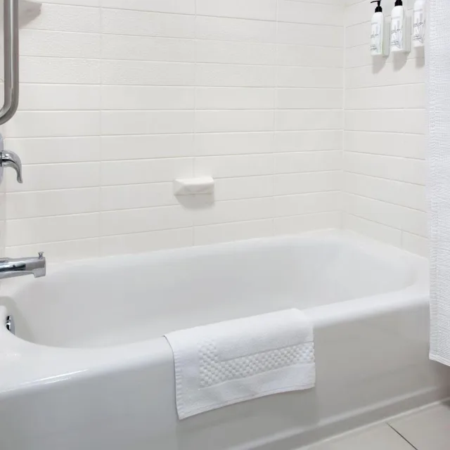 غرفة بسرير كينج بحوض استحمام لذوي الإعاقة، Fairfield Inn Suites Watertown Thousand Islands 5/5