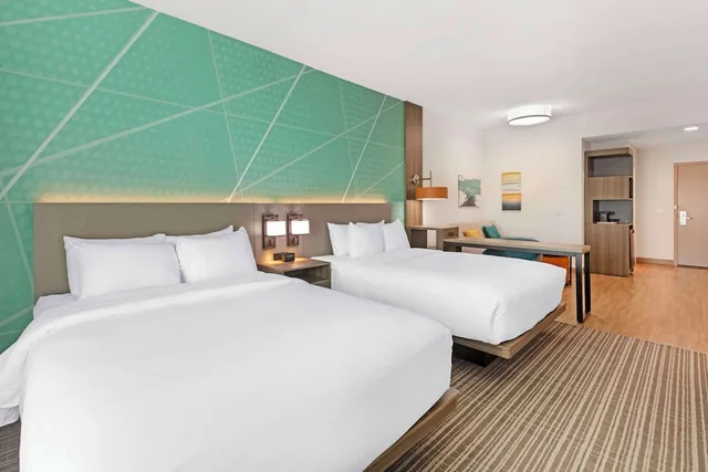 غرفة بسريرين كوين مع أريكة، Comfort Suites Titusville near Kennedy Space Center 2/9